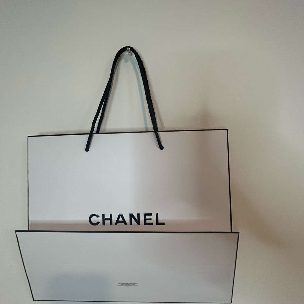 Chanel gift bag - Picture 2 of 6